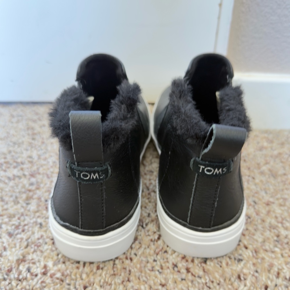 NWOT! Toms Women’s Bryce Pull-On Leather Sneakers Style Boots Size 8 Black - Picture 7 of 9